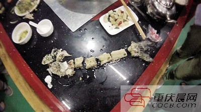 拼出魚(yú)骨，推斷魚(yú)沒(méi)有3斤8兩。 本報(bào)記者 平索茜 攝