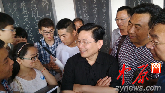 余光中、汪國真做客杜甫故里 共話詩圣家國情懷