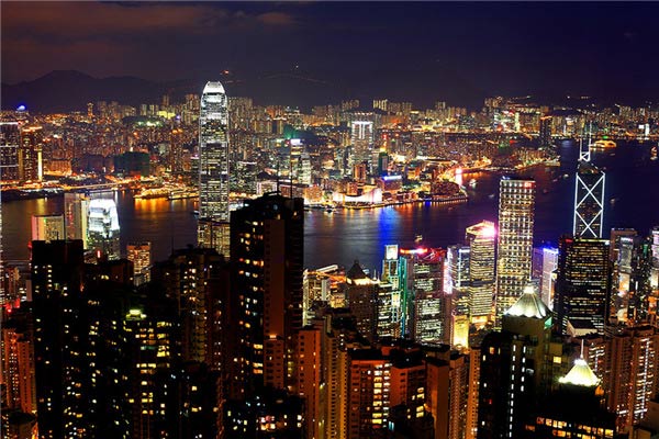 不要溫和地走進(jìn)那個良夜 因為夜太美！