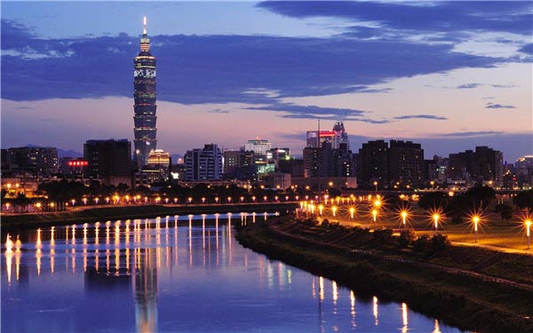 不要溫和地走進(jìn)那個良夜 因為夜太美！