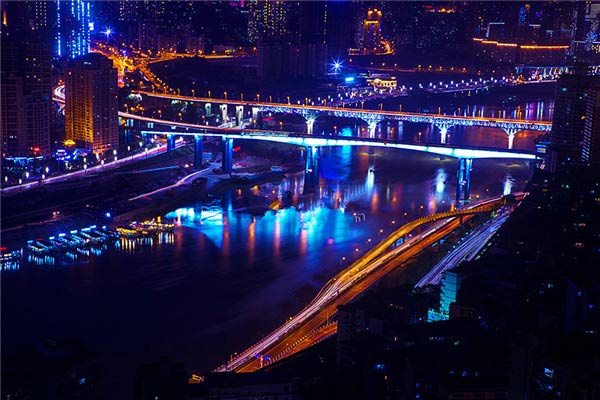 不要溫和地走進(jìn)那個良夜 因為夜太美！