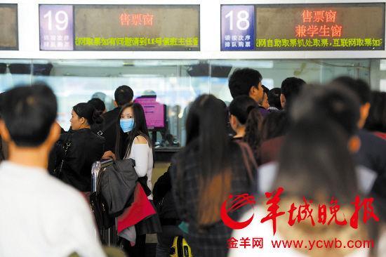 2015年春運(yùn),“囤票”不再是黃牛的專屬行為,普通乘客也開始加入其中。