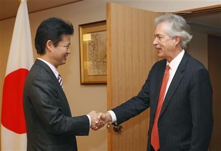 10月15日上午，日本外相玄葉光一郎與到訪的美國(guó)常務(wù)助理國(guó)務(wù)卿伯恩斯在日外務(wù)省舉行了會(huì)談。