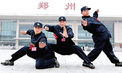 昨日，即將入伍的少林高手們啟程前合影留念