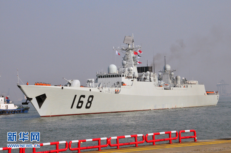 　25日15時，海軍南海艦隊“廣州”號驅(qū)逐艦駛?cè)霃V州南沙汽車碼頭