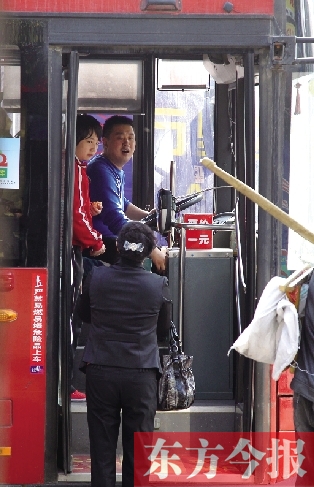 梅麗手持殘疾人證等車時，多次被司機婉言謝絕
