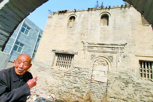 為保護古民宅，鄭州北四環(huán)繞開5米