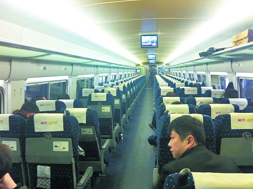 　春運(yùn)頭兩天，部分高鐵上座率并不高。