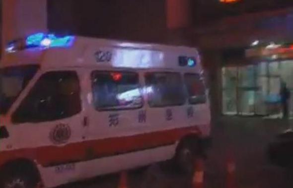 女兒不救父親，鄰居很憤怒