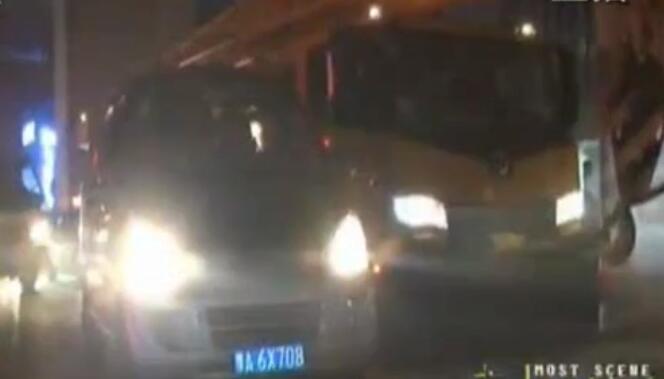 撞了車還打人 這是誰在胡鬧？