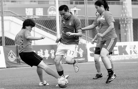因?yàn)樯眢w條件受限，女足幫只能走技術(shù)流路線