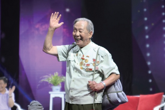 83歲，張立修打行軍包依然很迅速