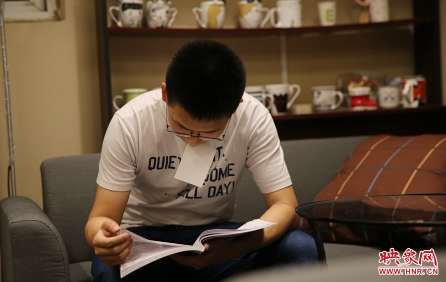 楊栗，22歲，某大學(xué)大三學(xué)生：喜歡這種看書的環(huán)境。