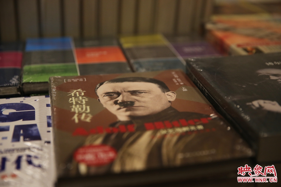 書店內(nèi)的書。