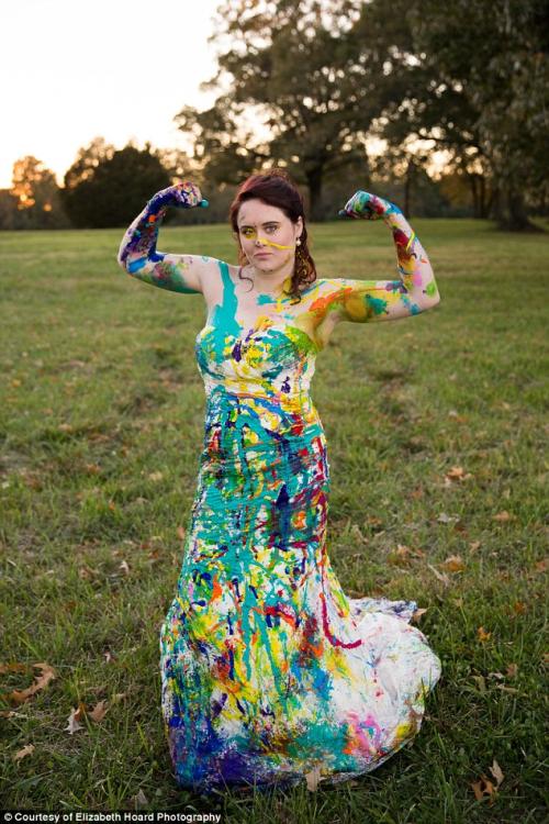 女子婚前被男友拋棄 拍個(gè)性婚紗照療傷 女子婚前被男友拋棄 拍個(gè)性婚紗照療傷