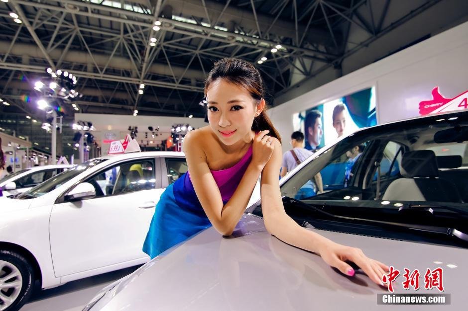 福州國際車展開幕 眾車?！盃幤娑菲G”