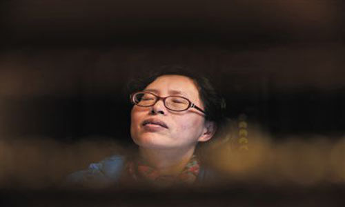 人們將醫(yī)療制度的憤懣情緒，寄托在這個走廊醫(yī)生身上，共同沉浸在受迫害的幻覺之中